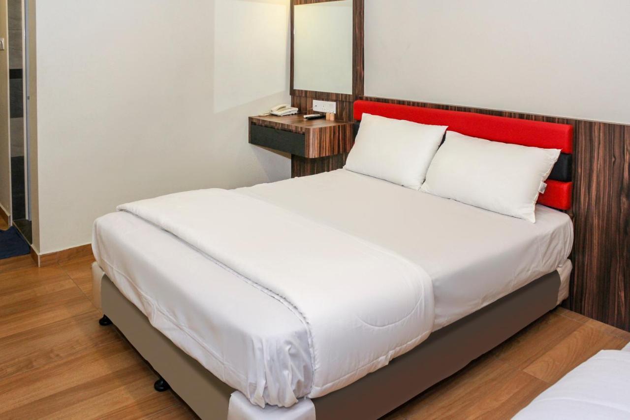 Hotel Oyo 90027 Happy Johor Bahru