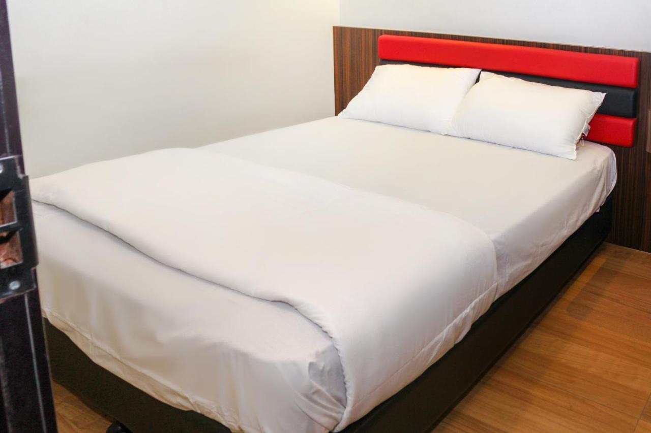 Hotel Oyo 90027 Happy Johor Bahru